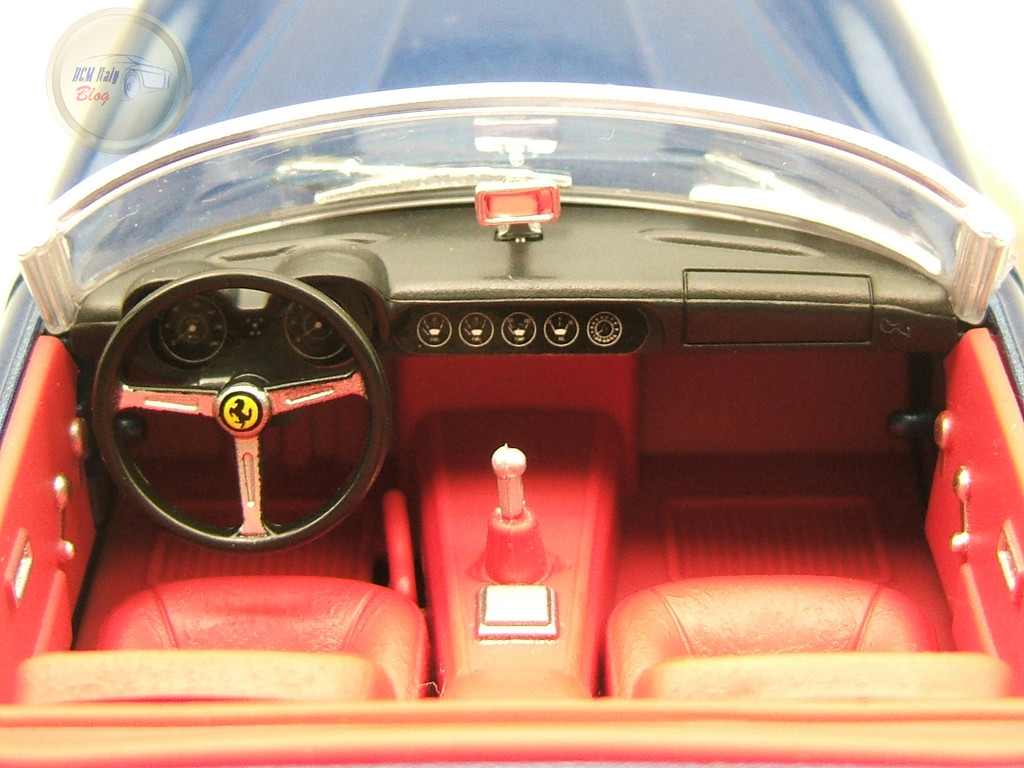 Ferrari 250 California 1957 - Blue - 17
