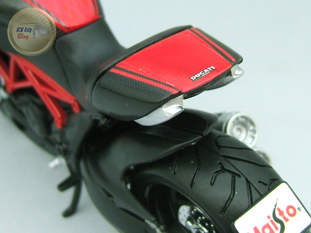 Ducati Diavel Carbon Maisto 1:12 rear Detail