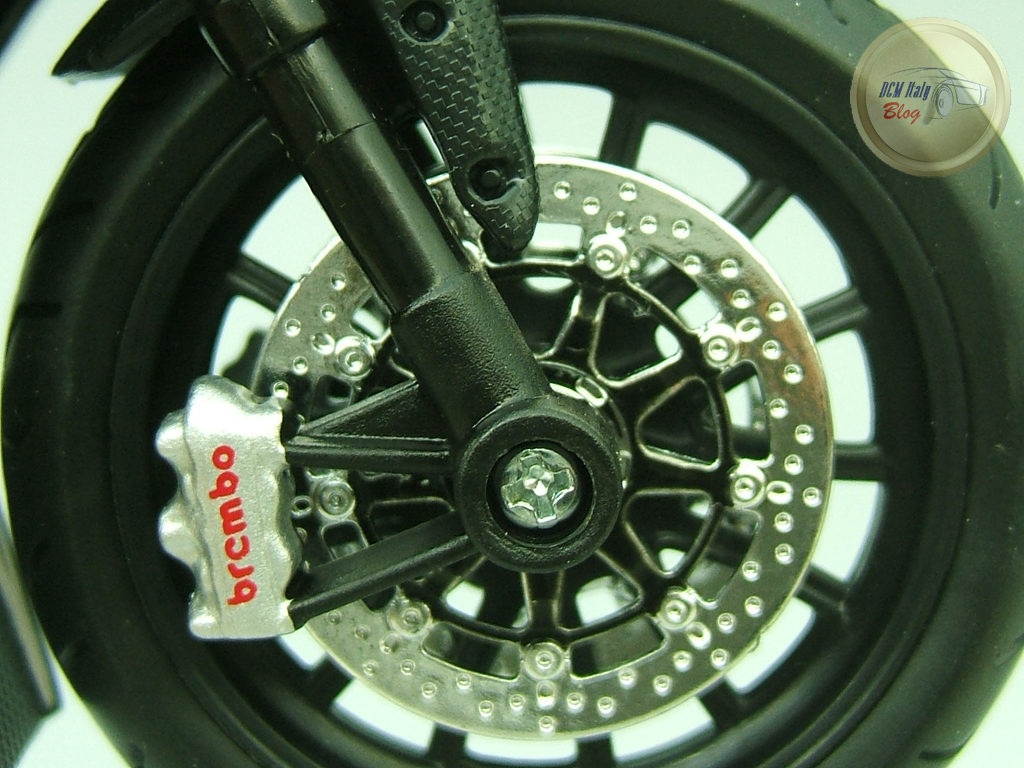 Ducati Diavel Carbon Maisto 1:12 Braking system
