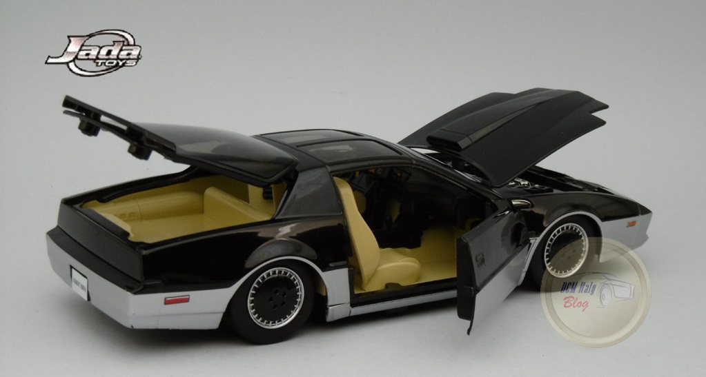 Modellino Pontiac Firebird 1982 K.I.T.T. – Scala 1:24, Jada Toys, Con Luci, Serie Knight Rider - 3