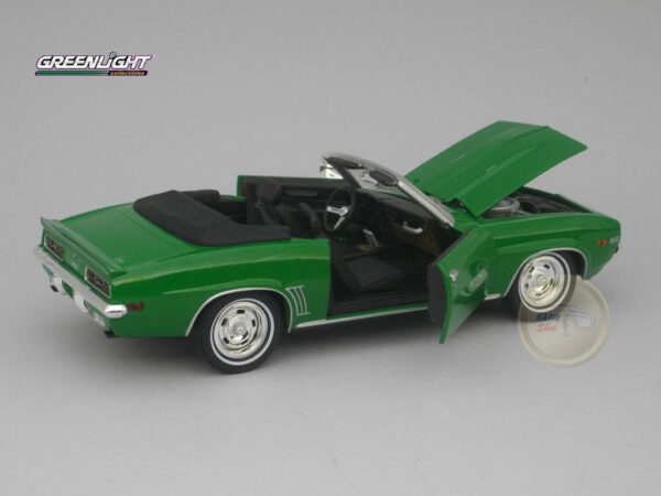 Chevrolet Camaro RS Cabriolet (1969) “Bewitched” 1:24 Greenlight