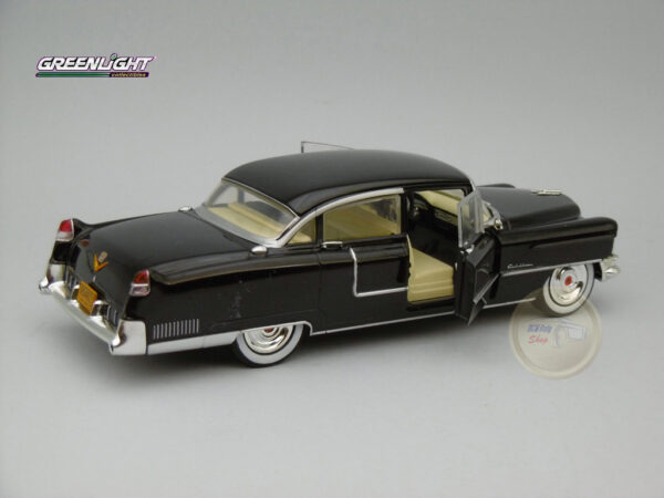 Cadillac Fleetwood Series 60 (1955) “Goldfather” 1:24 Greenlight