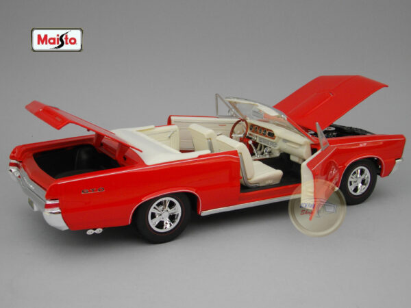 Pontiac GTO Convertible (1965) 1:18 Maisto