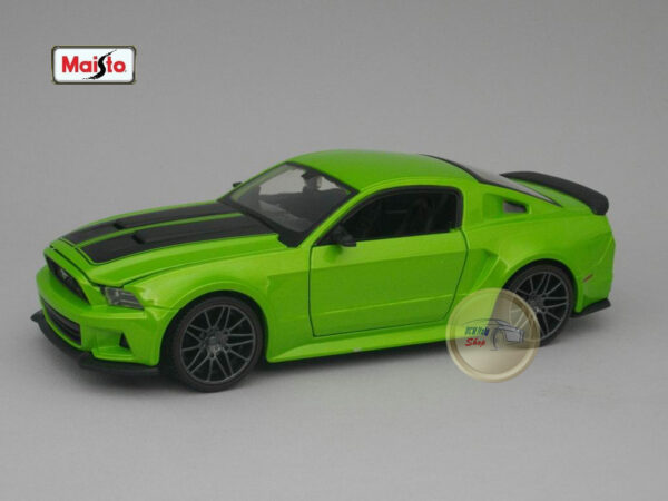 Ford Mustang (2014) “Street Racer” 1:24 Maisto