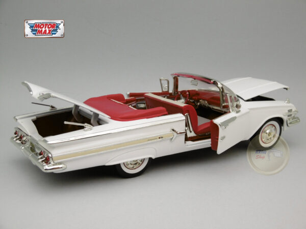 Chevrolet Impala Convertible (1960) 1:18 Motormax