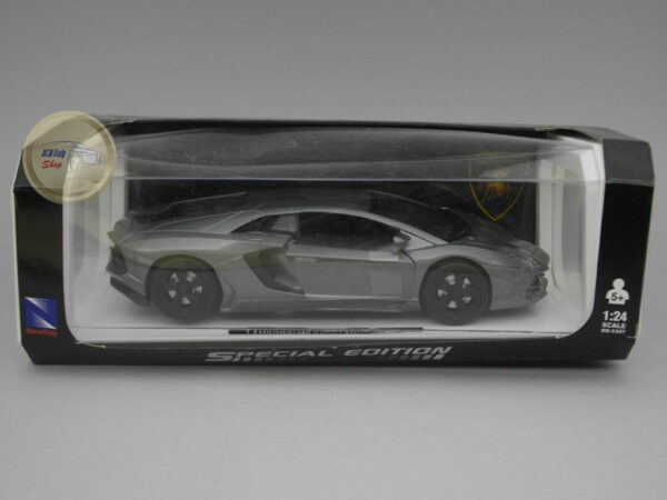 Lamborghini Aventador 1:24 New Ray