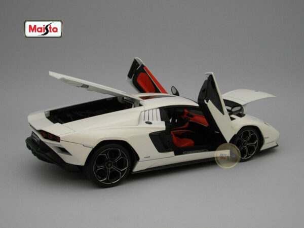 Lamborghini Countach LPI 800-4 1:18 Maisto