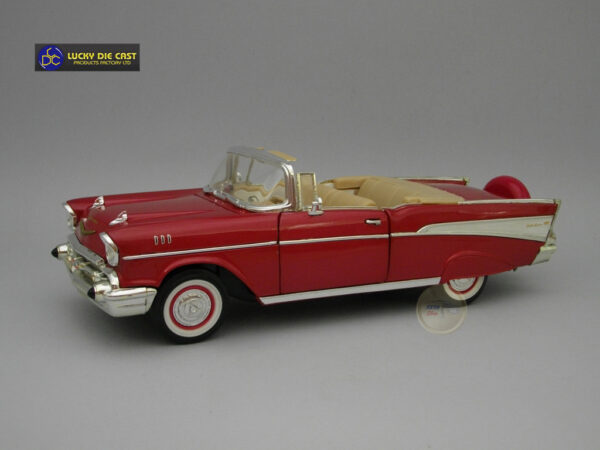 Chevrolet Bel Air Convertible (1957) 1:18 Lucky Diecast